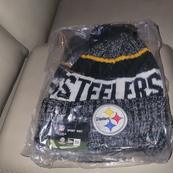 WINTER HATS - Picture 16 of 16